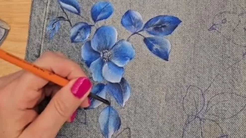 کارگاه‌ آموزش نقاشی روی پارچه فاطمه جنابی در لاهیجان